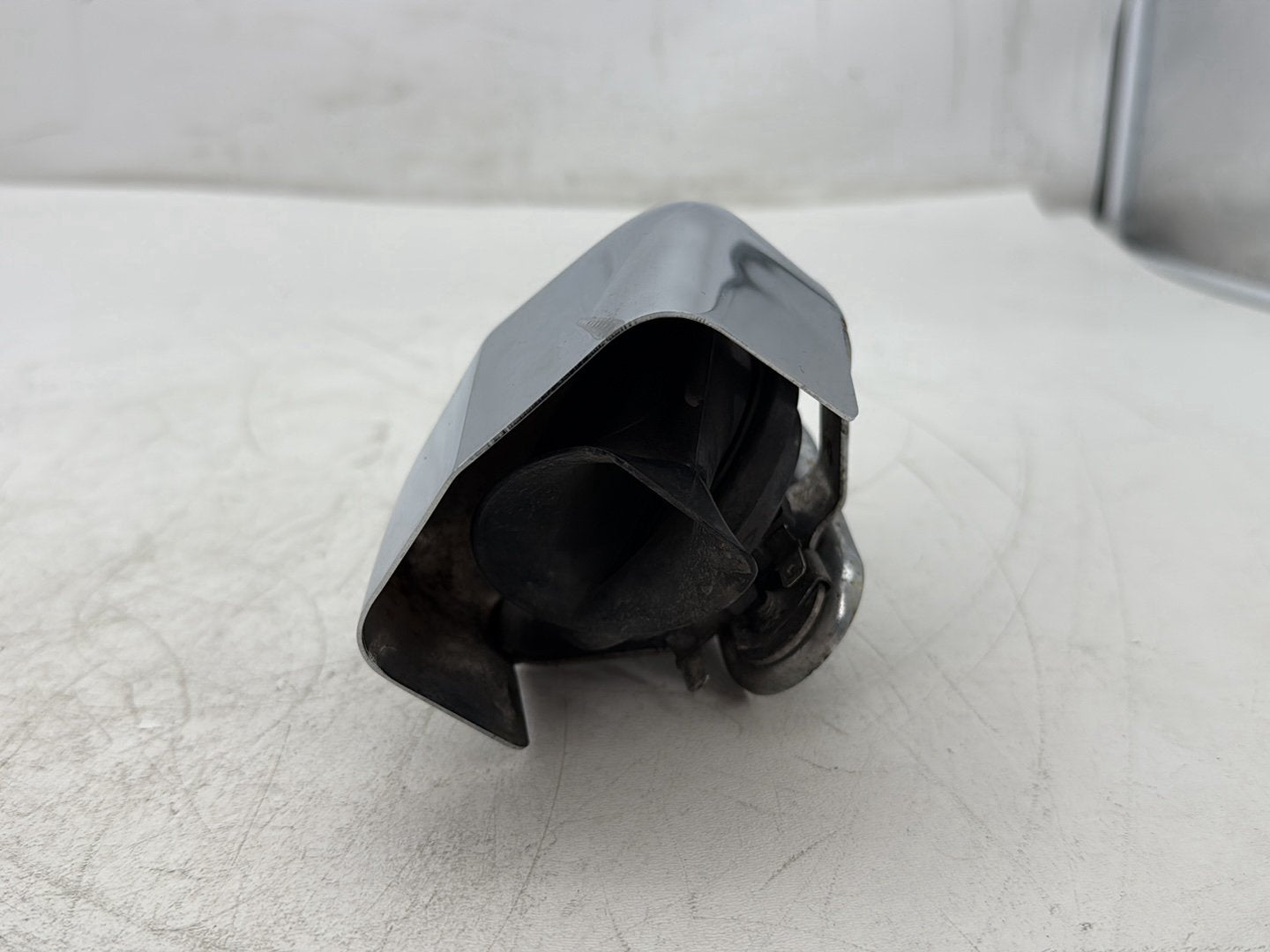 2000 Harley Dyna FXDWG Wide Glide OEM Horn Signal Klaxon Chrome Cover