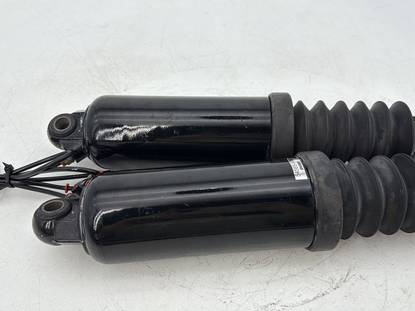 1999 - 2006 Harley-Davidson Touring Road King Police Rear Left Right Shock Absorbers 54565-97A