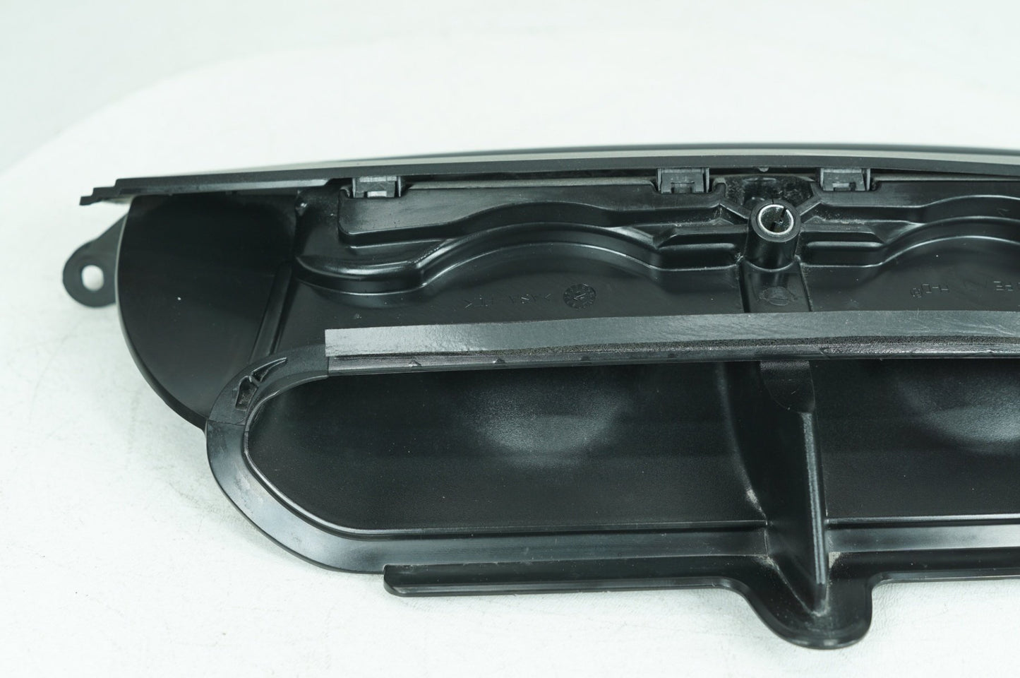 2008 - 2016 Harley-Davidson Touring Electra Glide Ultra Front Inner Fairing Air Duct Vent 29200003
