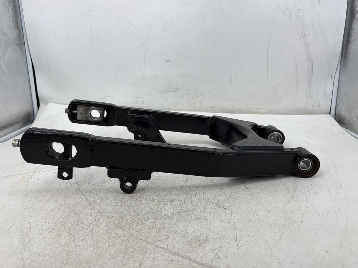 2010 Harley Dyna Fat Bob FXDF OEM Rear Fork Swingarm Swing Arm