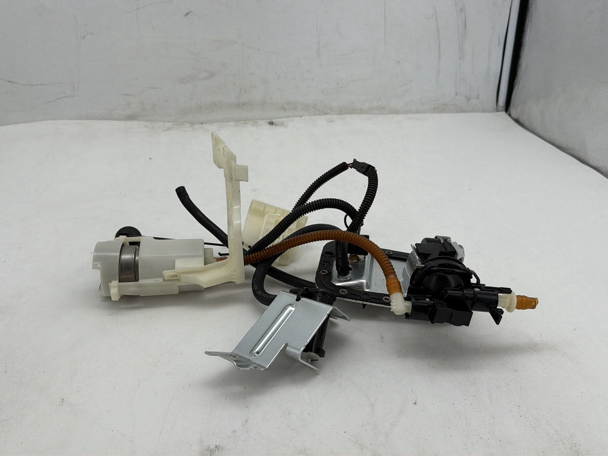 2015 Harley Softail Deluxe FLSTN OEM Fuel Pump Gas Gasoline Petrol Sending