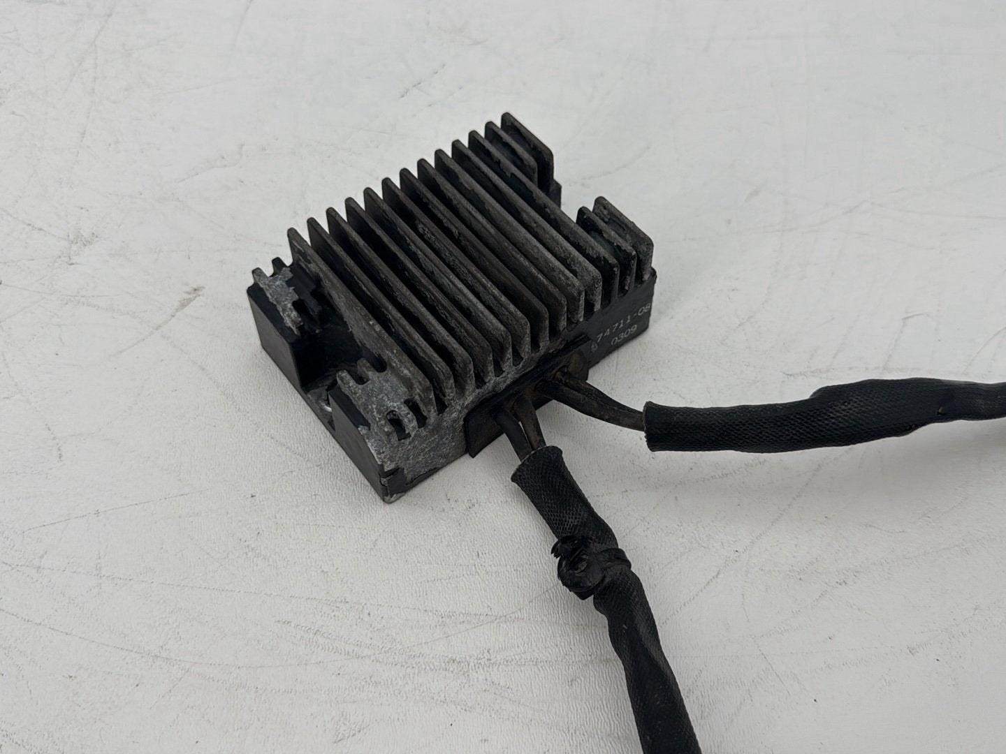 2009 Harley Sportster XL1200 L 1200 Low OEM Voltage Regulator Rectifier 74711-08