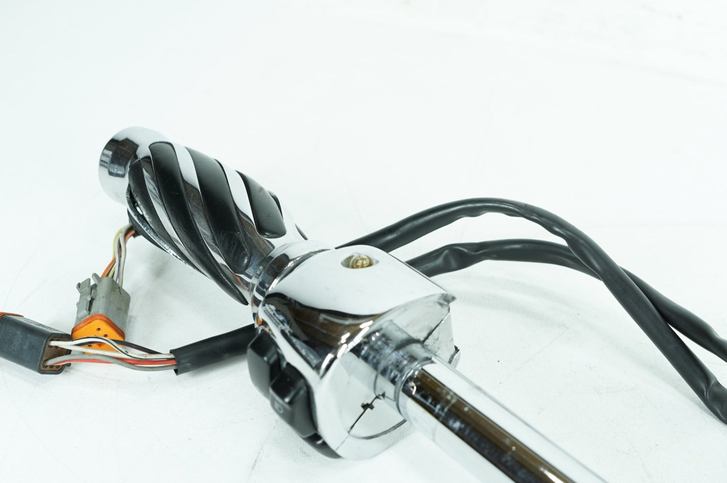 1999 - 2006 Harley-Davidson Softail Deuce Handlebars Left Right Switches Controls 56188-00