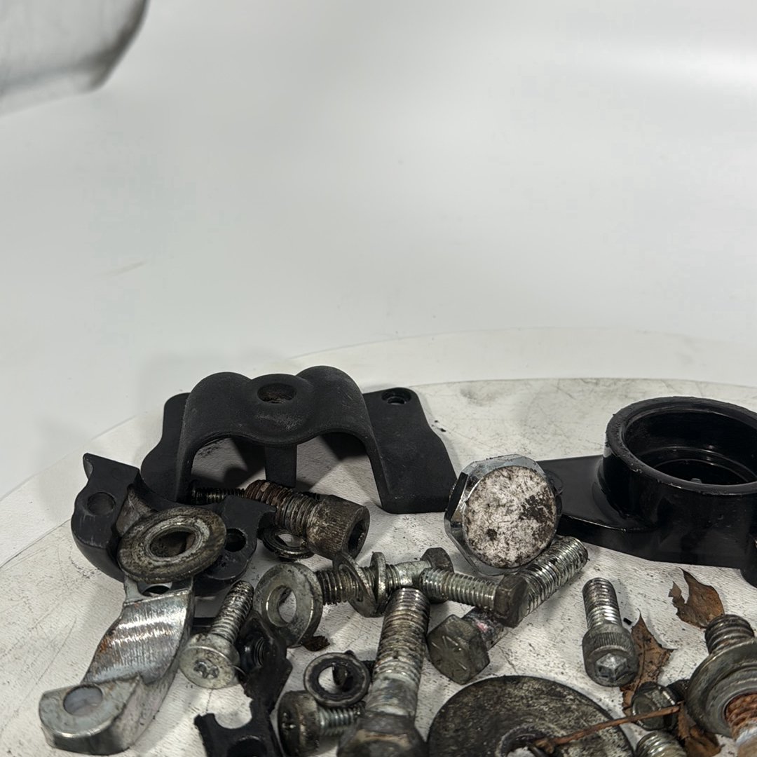 2004 Harley-Davidson Touring FLHTCUI - Hardware Bolts Nuts & Brackets