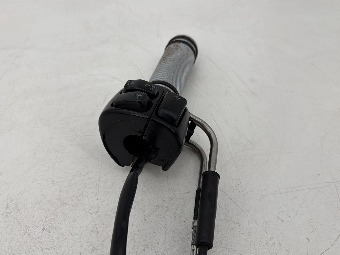 1999 - 2006 Harley-Davidson Dyna Super Glide Right Engine Start Kill Switches Controls 71684-06A
