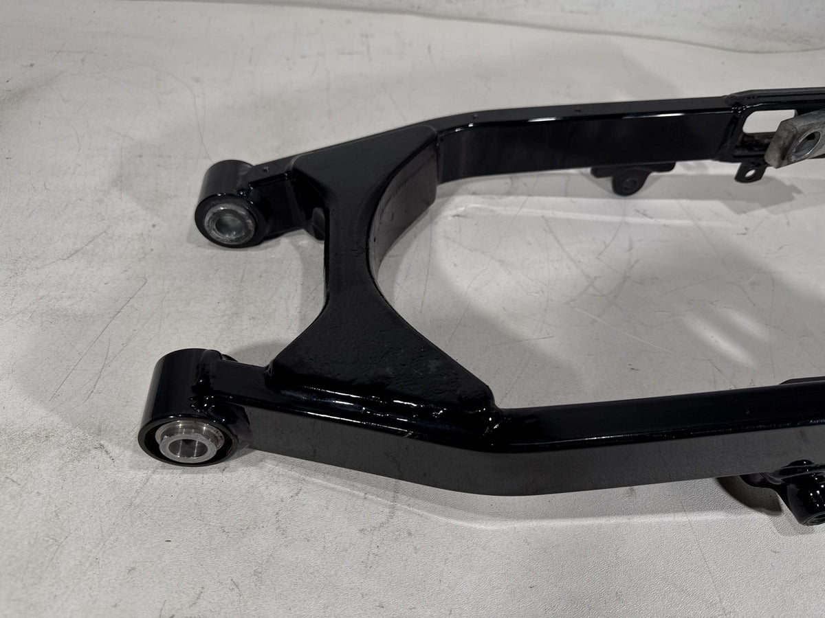 2016 Harley Dyna Fat Bob FXDF 103 OEM Rear Fork Swingarm Swing Arm