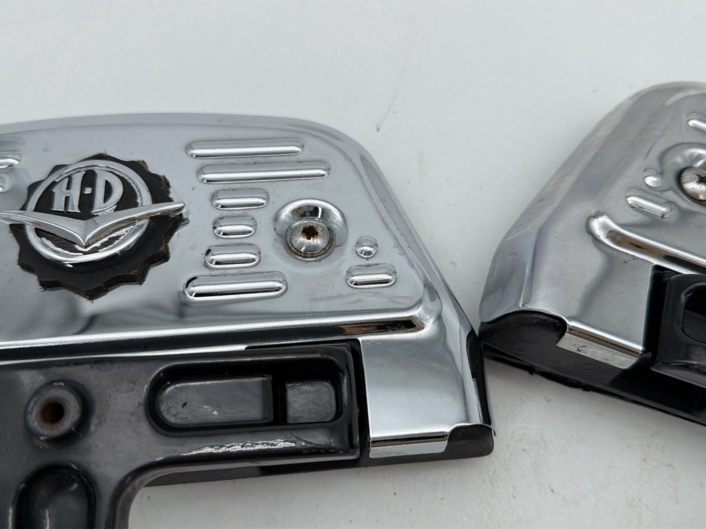 2003 Harley Road King Touring FLHRCI Classic OEM Left & Right Passenger Floorboard Foot Rest
