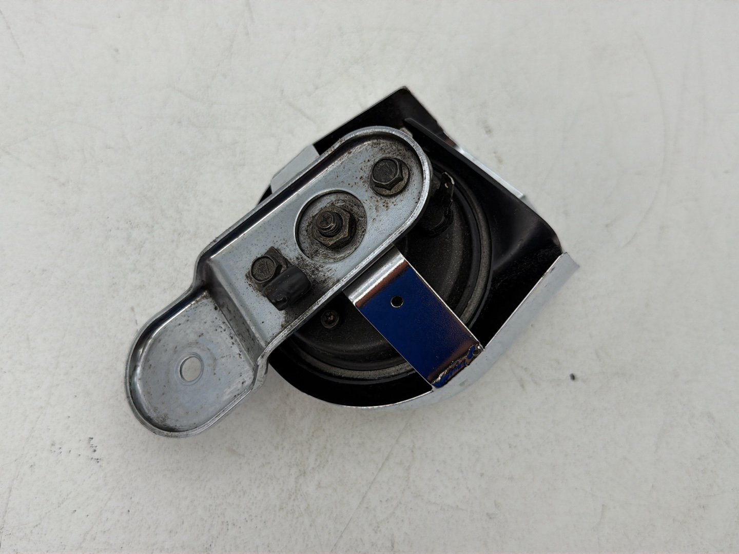 1984 - 1998 Harley-Davidson Touring Electra Glide Classic Horn Signal Klaxon Chrome Cover 69012-93A