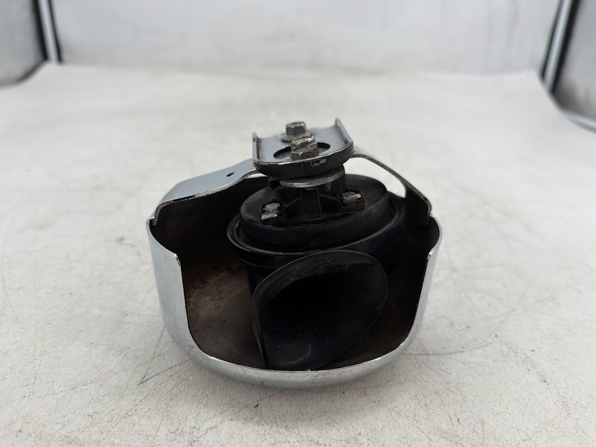 2001 Harley Fat Boy Softail FLSTF OEM Horn Signal Klaxon Chrome Cover 69012-93A