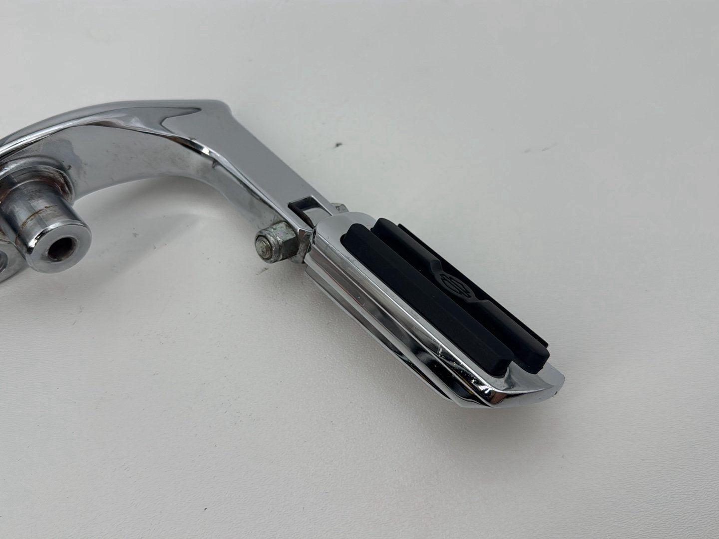 1999 - 2006 Harley-Davidson Dyna Wide Glide Right Driver Foot Controls Peg Rest 42481-92