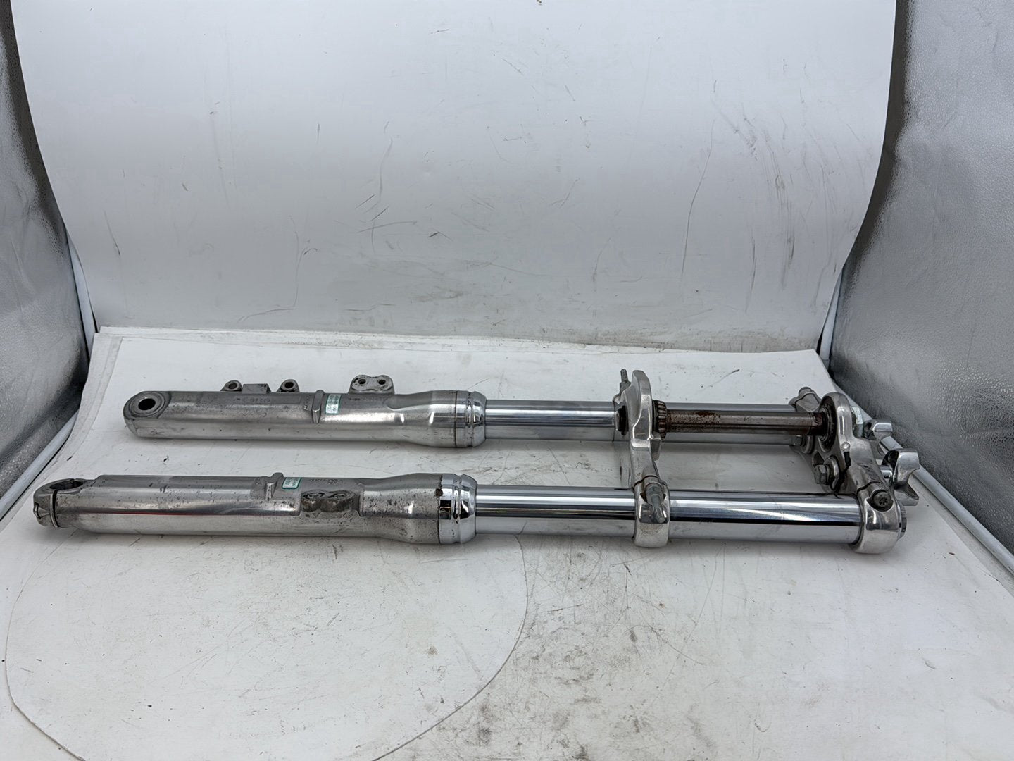 2006 Harley Dyna Super Glide Custom FXDCI OEM Front Triple Tree Set & LH RH Fork Legs Sliders
