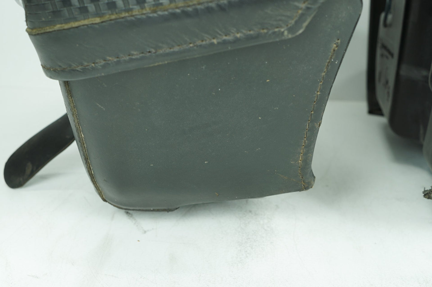 1999 - 2006 Harley-Davidson Softail Fat Boy Rear Left Right Saddlebags Luggage Leather 91139-98A