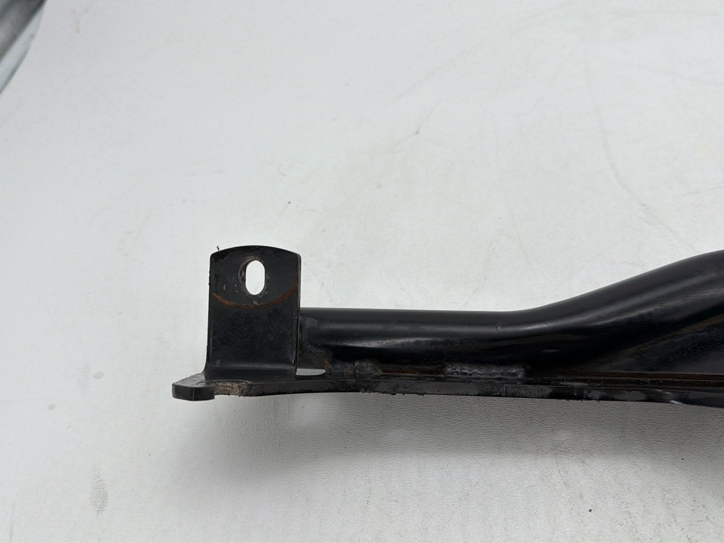 2009 Harley Dyna Street Bob OEM Exhaust Muffler Interconnect Bracket Support Bar