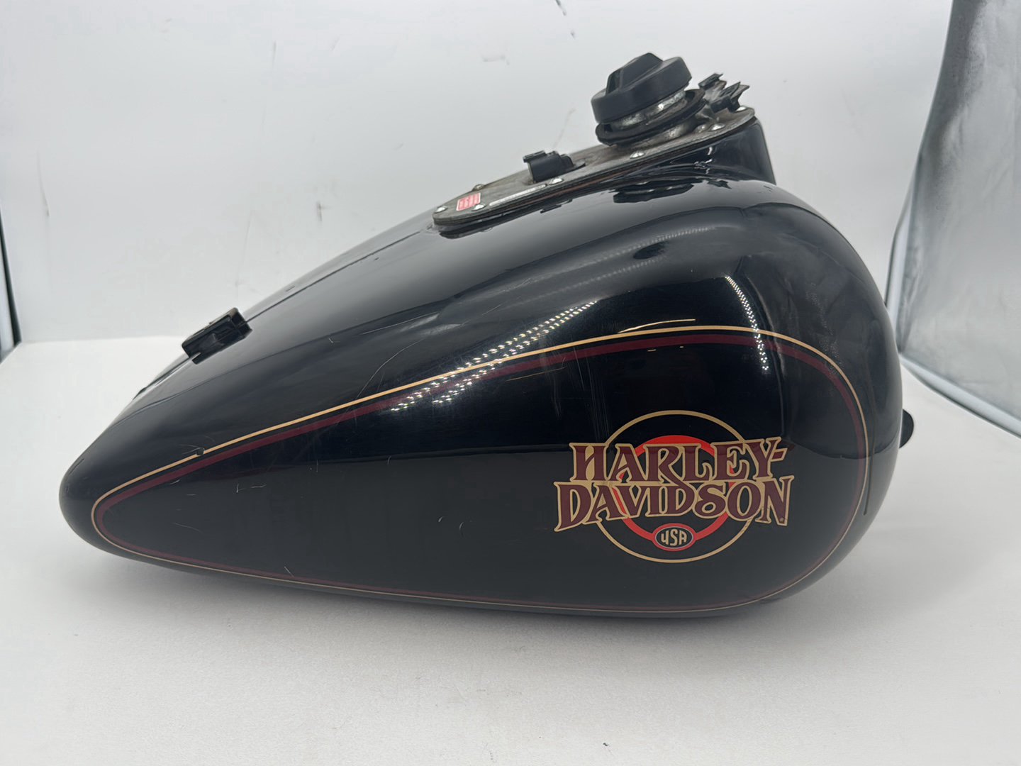 1999 - 2006 Harley-Davidson Touring Electra Glide Classic Fuel Gas Tank Gasoline Reservoir 61356-00