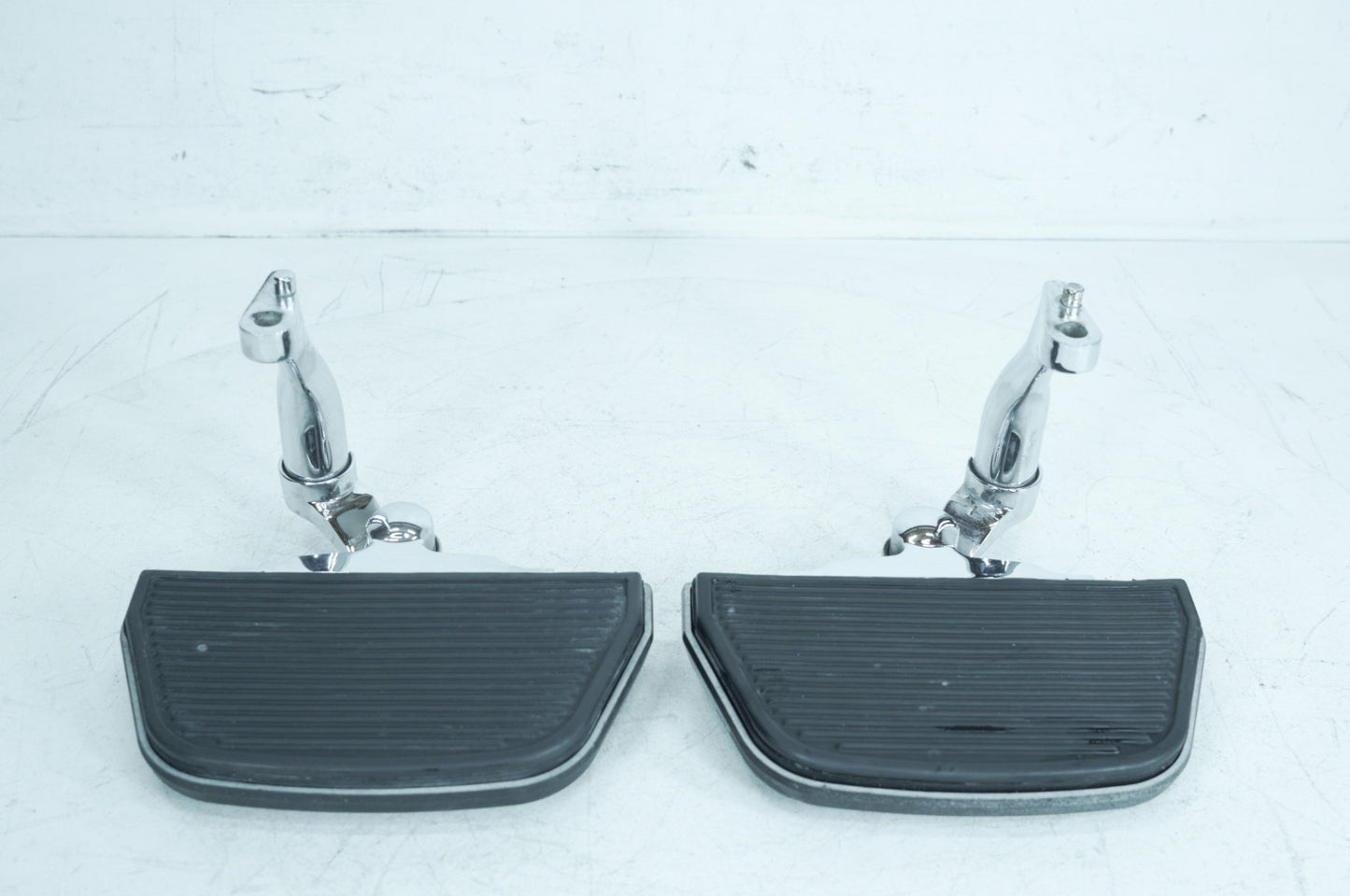 2007 - 2011 Harley-Davidson Touring Electra Ultra Left & Right Passenger Floorboard Foot Rest 50613-91A
