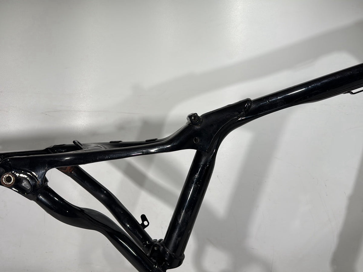 2009 Harley Sportster XL1200 L 1200 Low OEM Body Main Frame Chassis CLN CLR