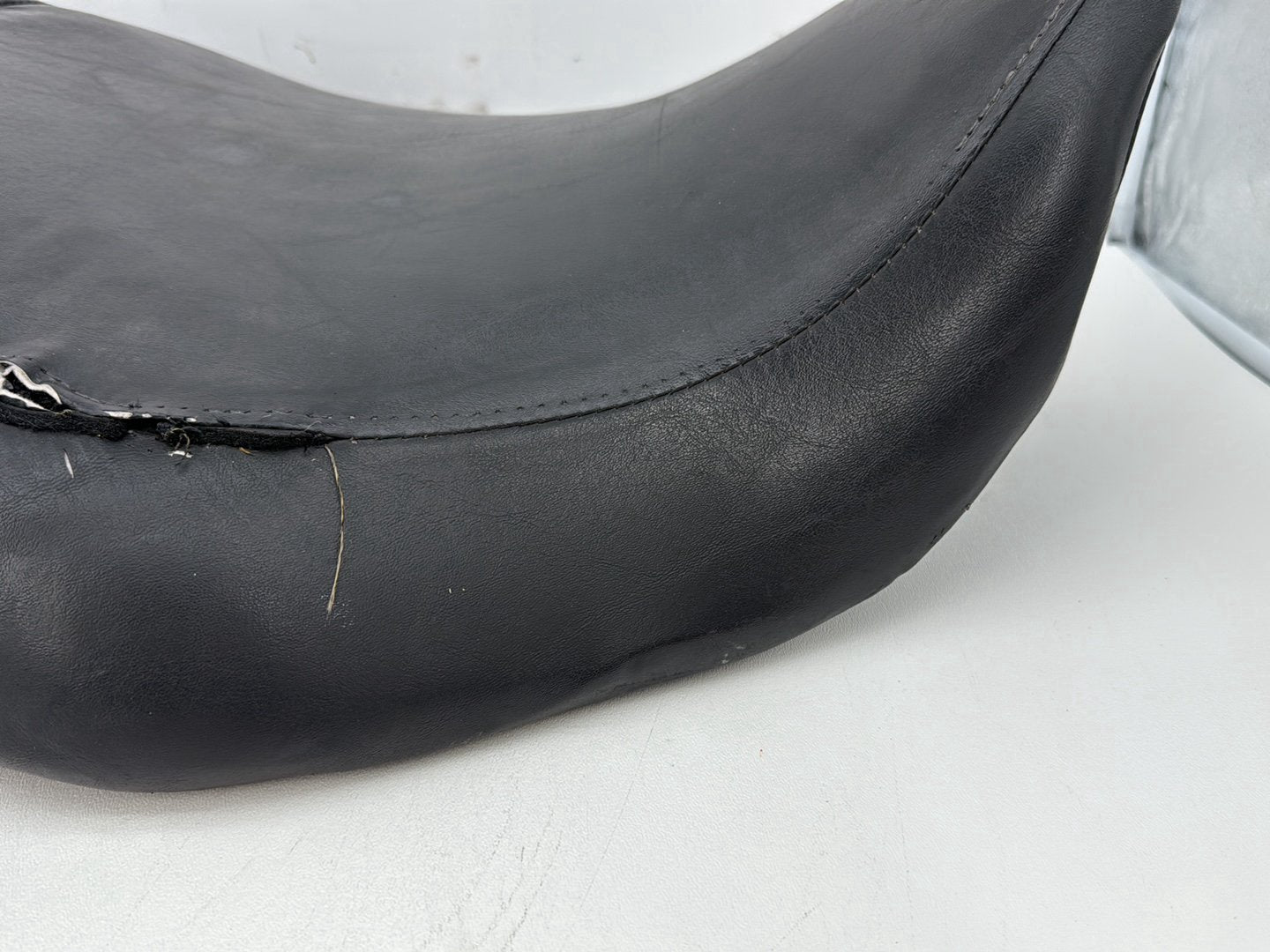 1999 - 2006 Harley-Davidson Touring Electra Glide Passenger Rider Driver Seat Saddle 51703-05