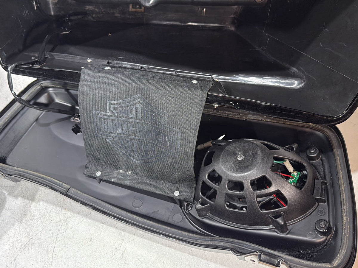 2010 Harley Street Glide Touring FLHX OEM Left Right Saddlebags Luggage NOKey