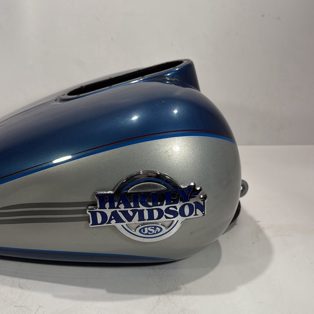 1999 - 2006 Harley-Davidson Touring Electra Glide Ultra Fuel Gas Tank Gasoline Reservoir  	61356-03