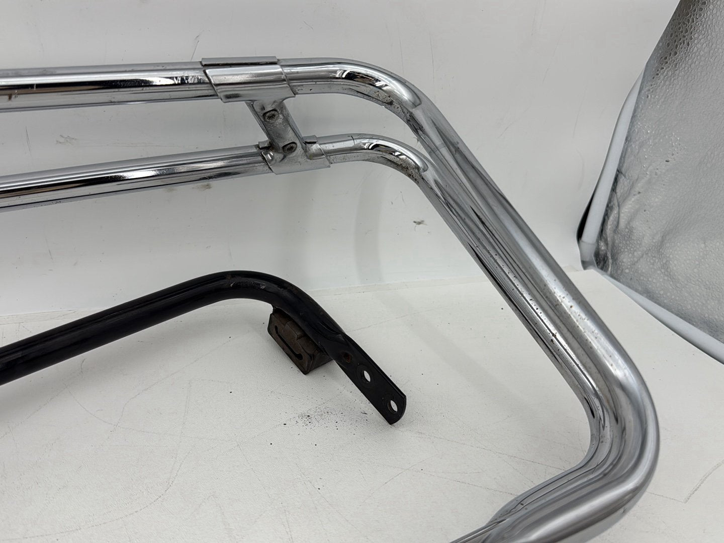 1999 - 2006 Harley-Davidson Touring Electra Glide Rear Right Saddlebag Guard Rails Bar 49193-93