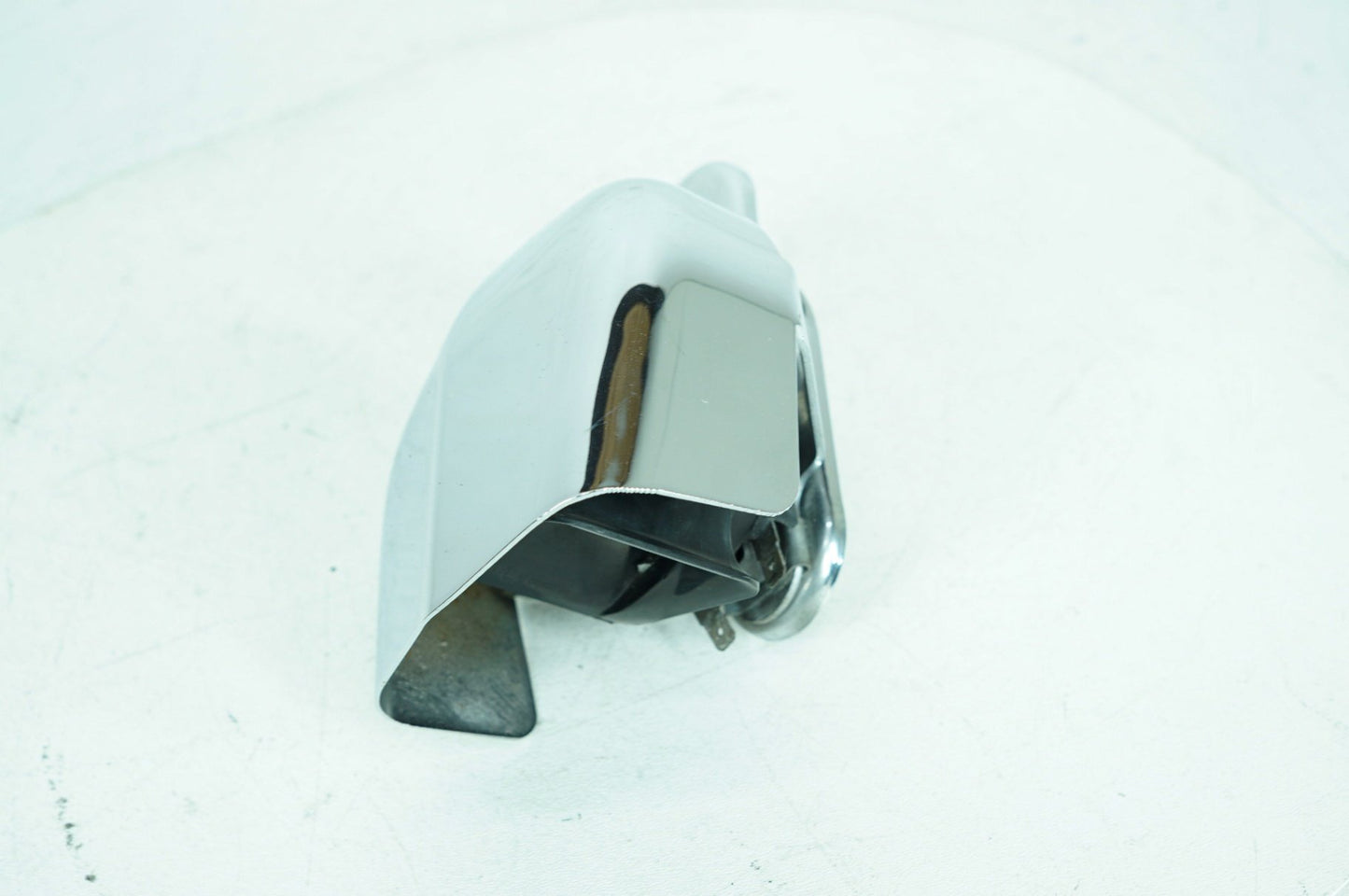 2007 - 2017 Harley-Davidson Dyna Low Rider Horn Signal Klaxon Chrome Cover 69012-93A