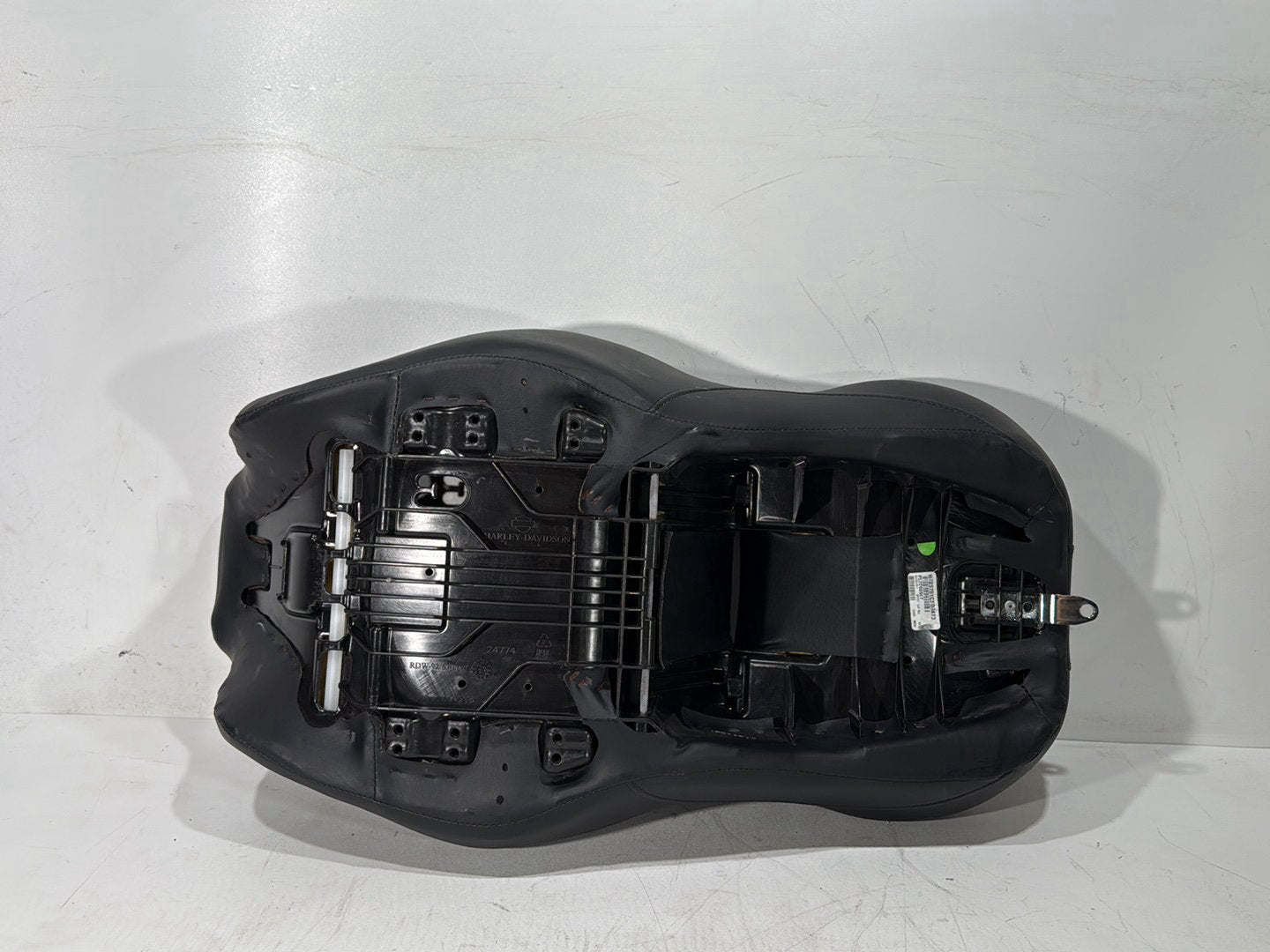 2010 Harley Street Glide Touring FLHX OEM Passenger Rider Driver Seat Saddle