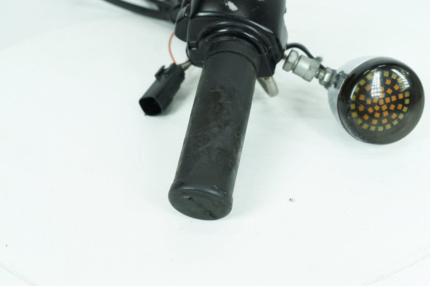 2007 - 2016 Harley-Davidson Dyna Super Glide Custom Right Engine Start Kill Switches Controls 71684-06