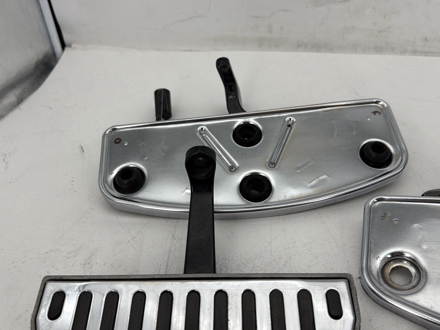 2003 Harley Electra Glide Touring Ultra FLHTCUI OEM Left Right Driver & Pass Floorboard Foot Rest
