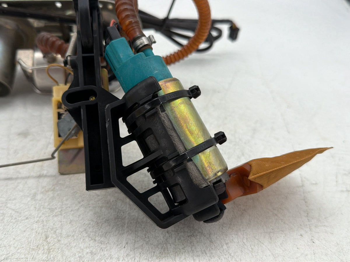 03 Harley Electra Glide Touring FLHTI OEM Fuel Pump Gas Gasoline Petrol Sending