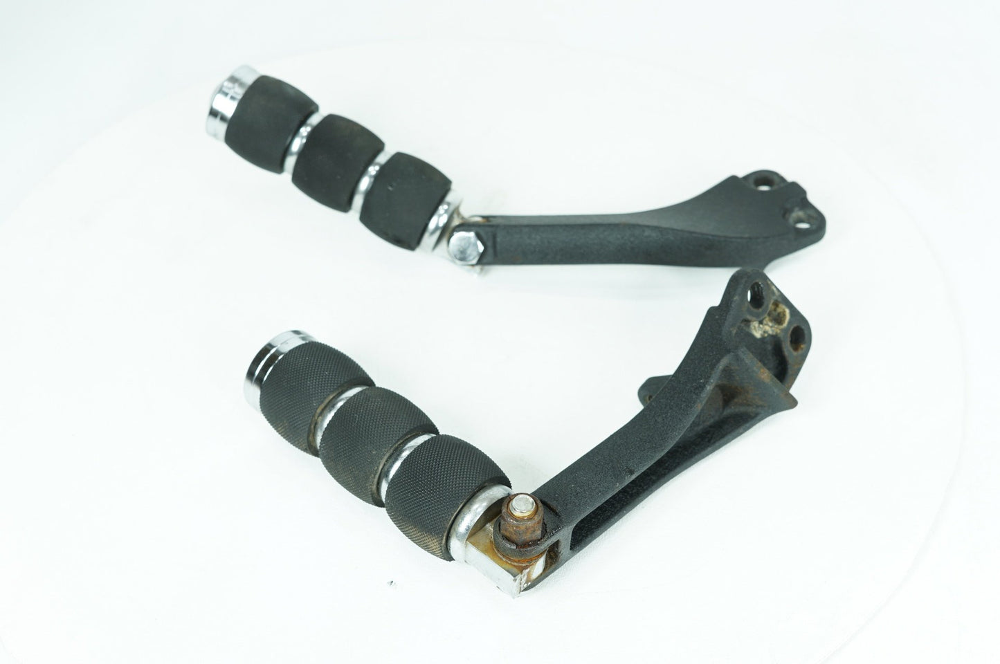 2007 - 2016 Harley-Davidson Dyna Super Glide Custom Passenger Left & Right Foot Pegs 49224-06A