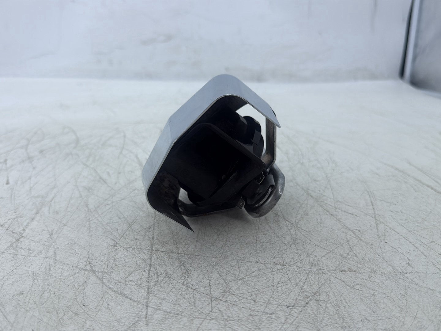 2011 Harley Street Glide Touring FLHX OEM Horn Signal Klaxon Chrome Cover