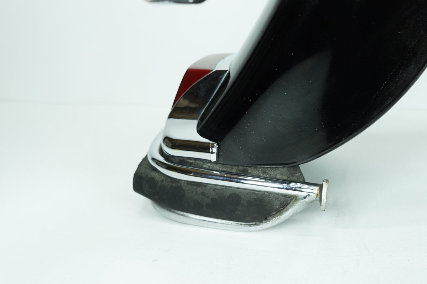 1999 - 2006 Harley-Davidson Touring Electra Glide Classic Rear Wheel Fender & Turn Signals Bar 59579-01B