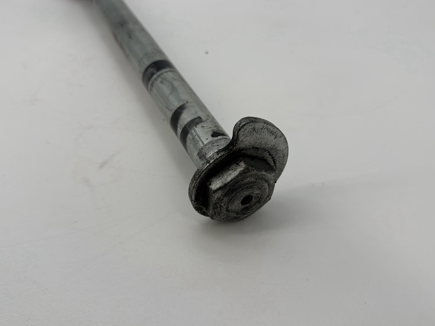 2007 - 2012 Harley-Davidson Touring Road Glide Rear Wheel Axle Bolt Shaft 	41056-09