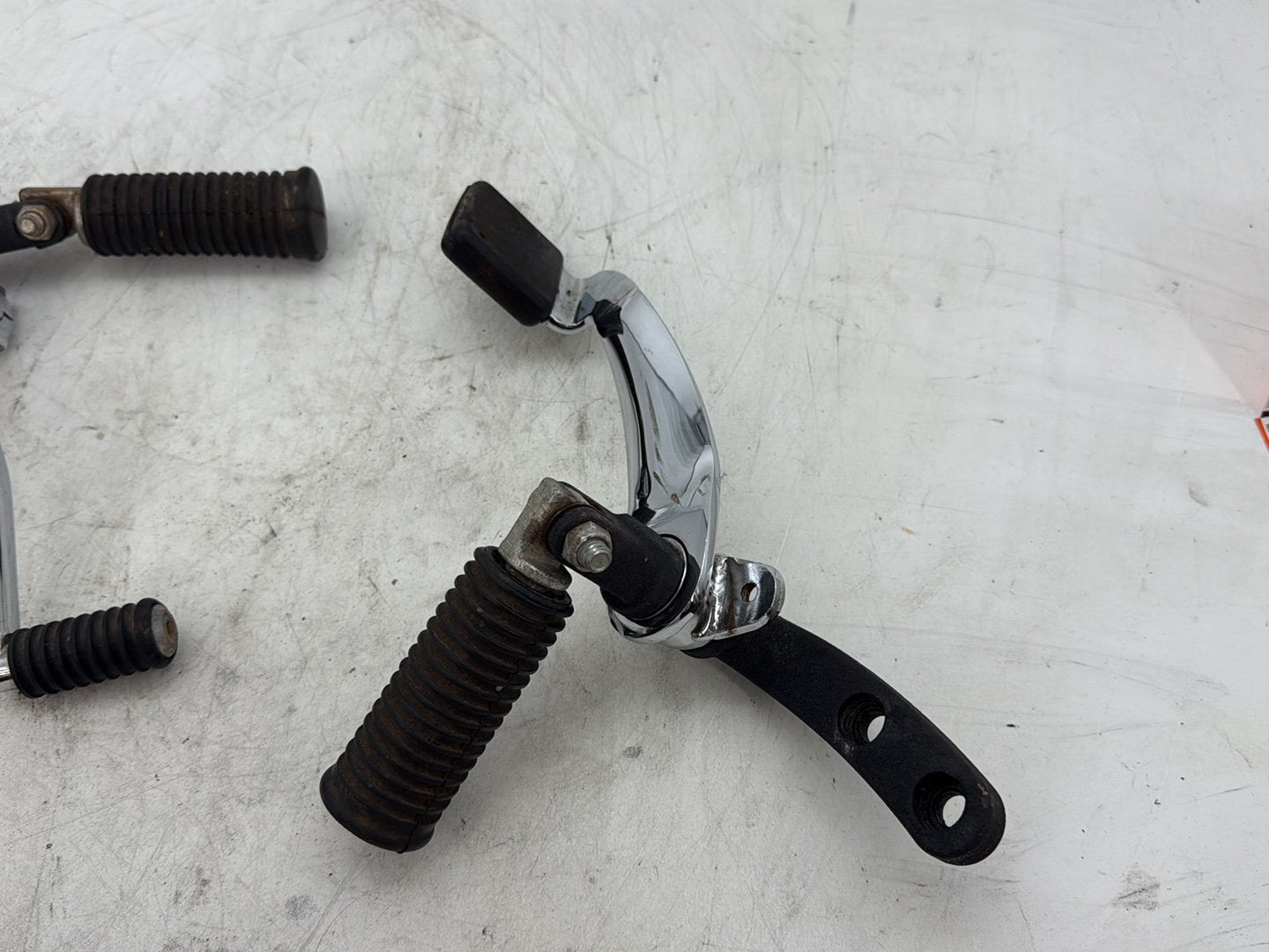 2012 Harley Dyna FXDF Fat Bob OEM Left Right Foot Brake Control Pegs