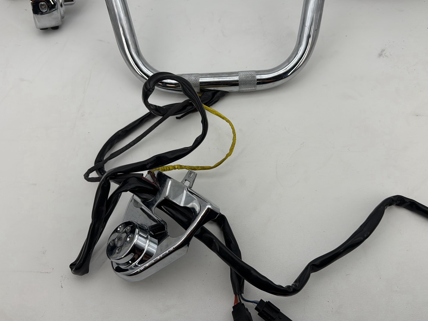 2011 Harley Road King Touring Classic Handlebars Left Right Switches Controls