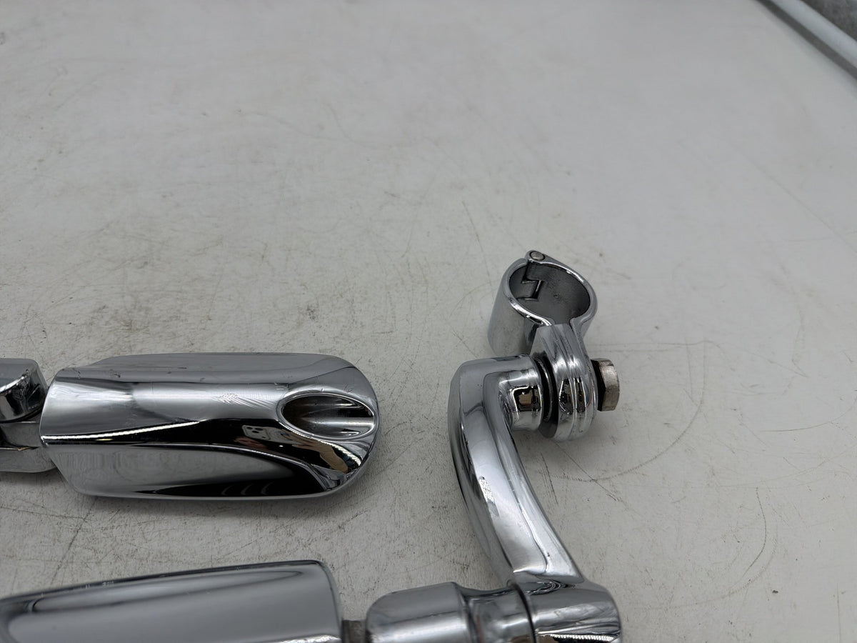 2010 Harley Street Glide Touring FLHX OEM Front Right Left Highway Foot Pegs