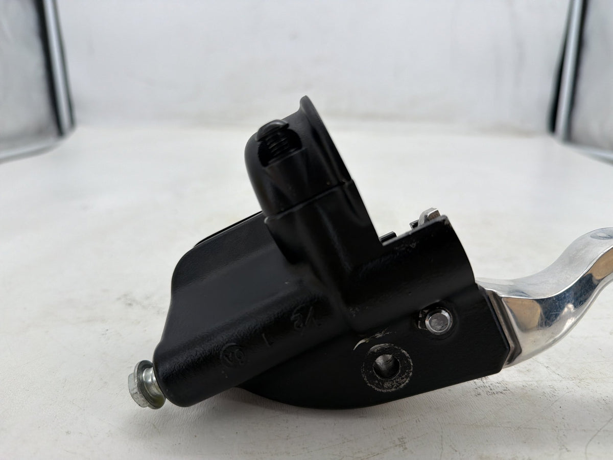 2020 Harley Softail Standard FXST OEM Front Right Brake Lever Master Cylinder