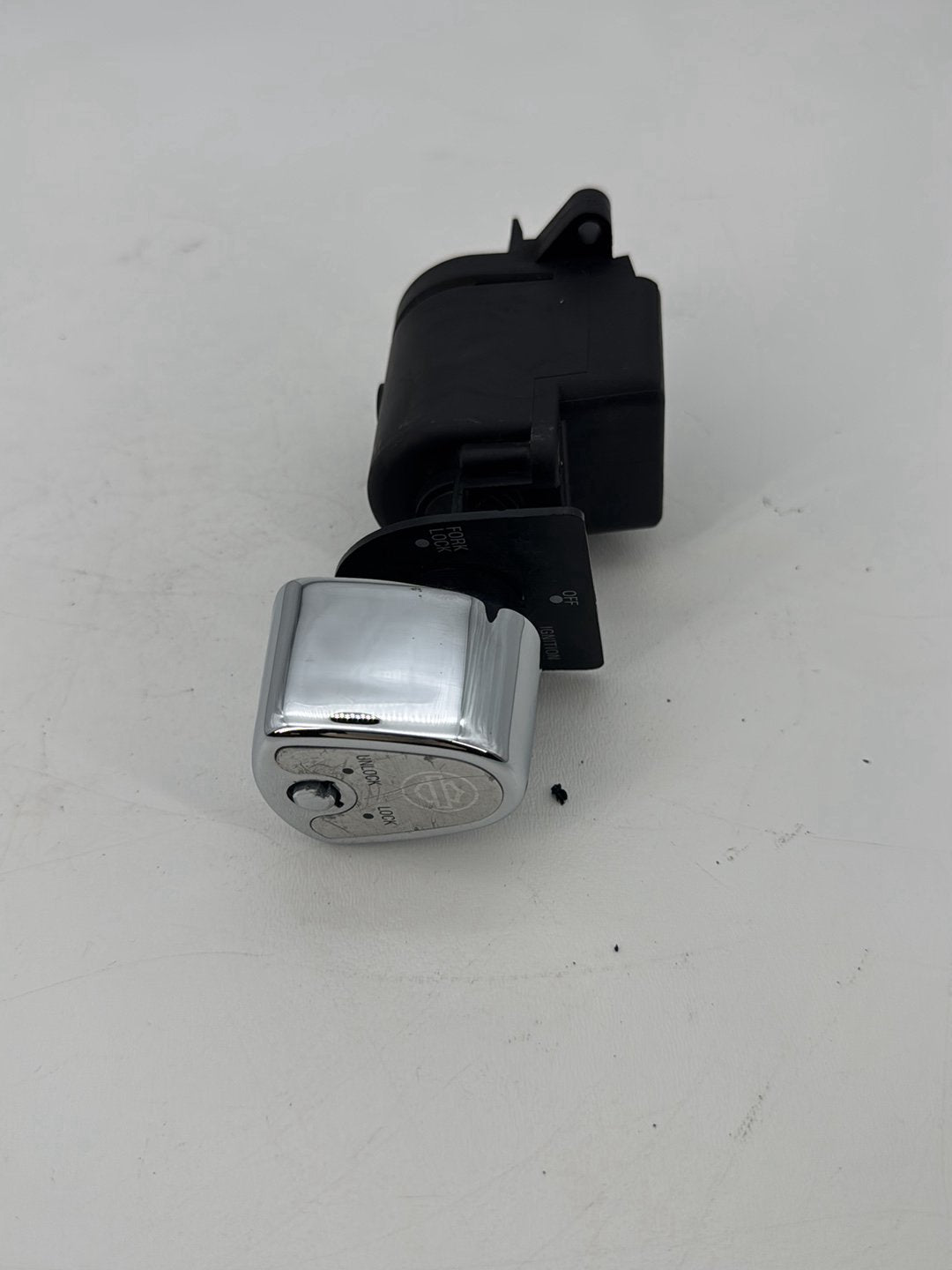 2007 - 2012 Harley-Davidson Touring Road Glide Ignition Switch Cylinder Barrel Lockset NOKey 71572-06
