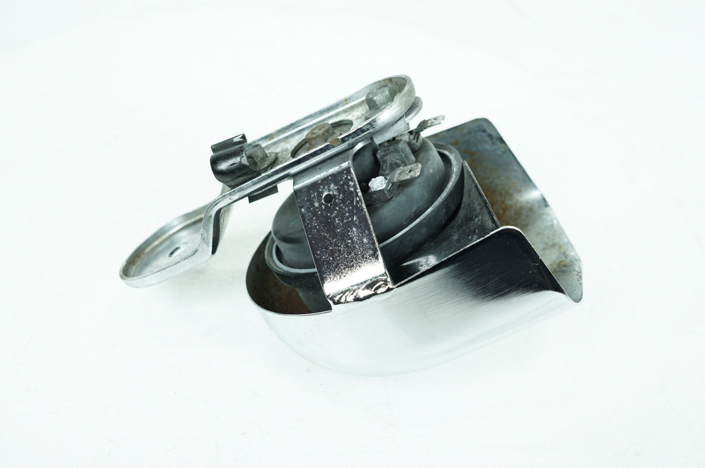 1999 - 2006 Harley-Davidson Softail Fat Boy Horn Signal Klaxon Chrome Cover 69012-93A