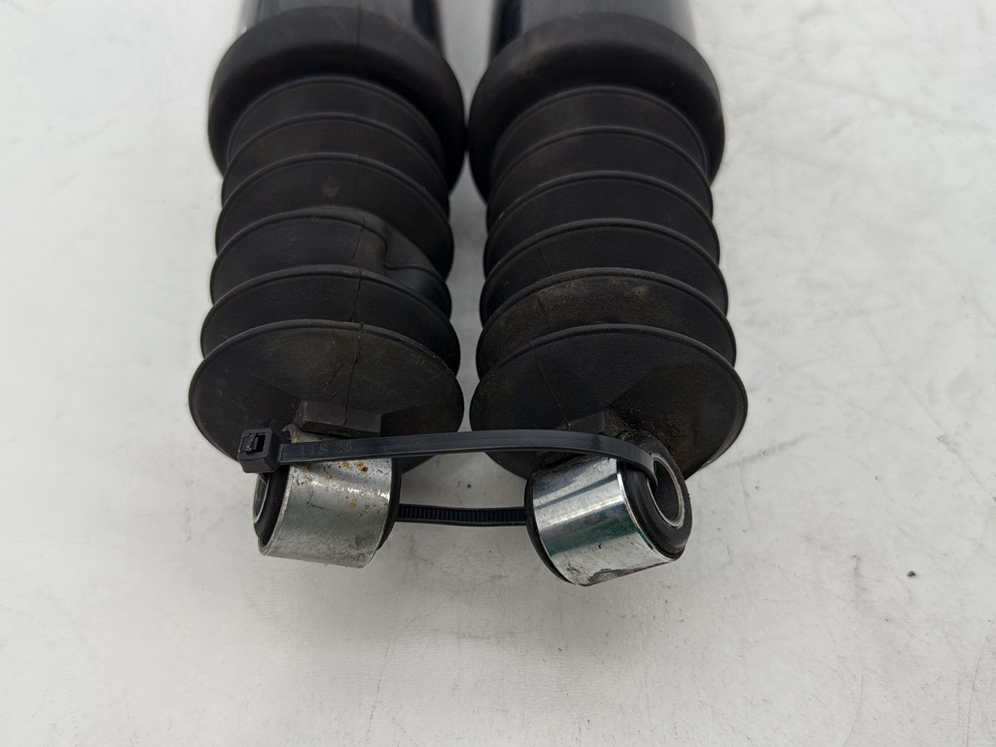 2008 Harley Touring FLHTCU Electra Glide Ultra OEM Rear Left Right Shock Absorbers
