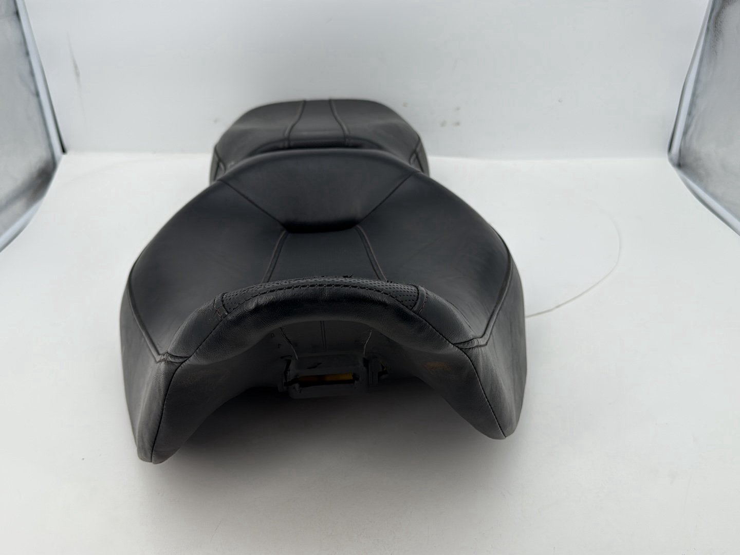 2007 - 2011 Harley-Davidson Touring Street Glide Passenger Rider Driver Seat Saddle 	52320-09