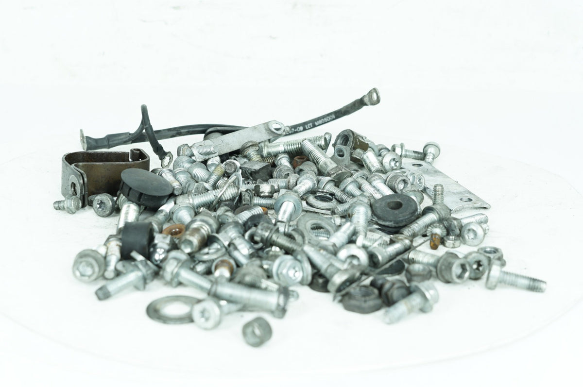2013 Harley-Davidson Touring FLHTCU - Hardware Bolts Nuts & Brackets