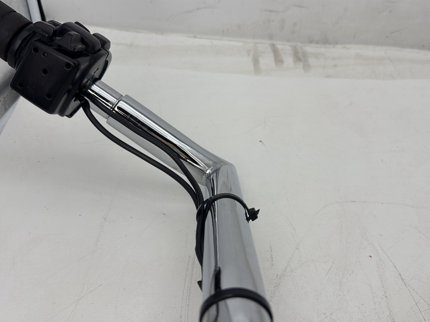 11 Harley Electra Glide Ultra FLHTK OEM Handlebars Left Right Switches Controls