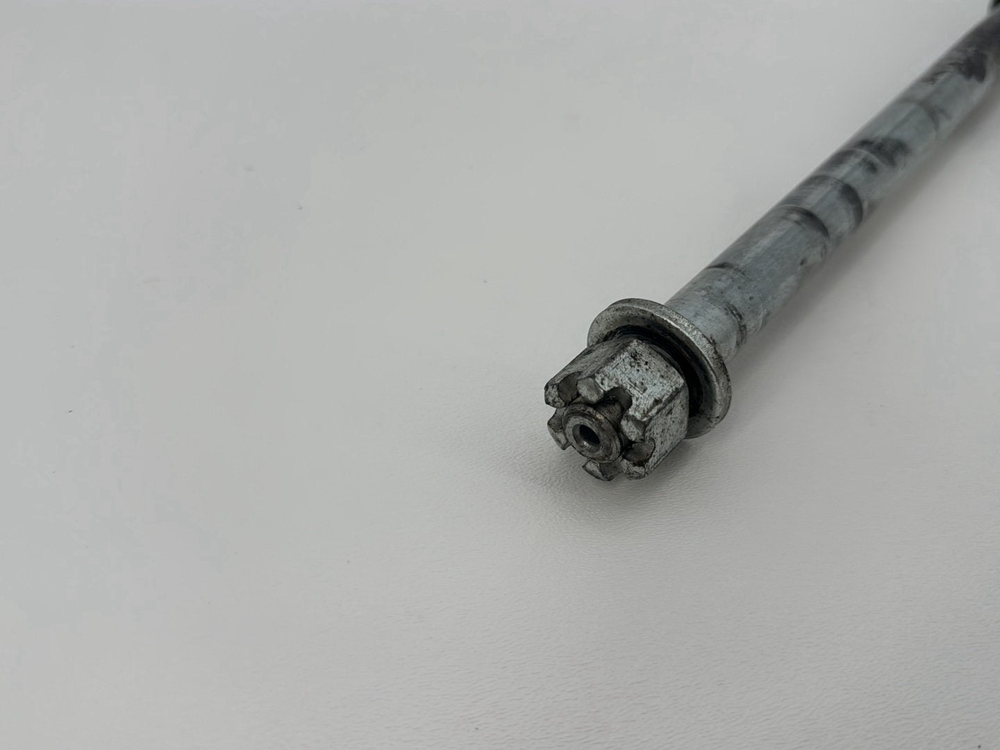 1999 - 2006 Harley-Davidson Dyna Wide Glide Rear Wheel Axle Bolt Shaft 41114-90