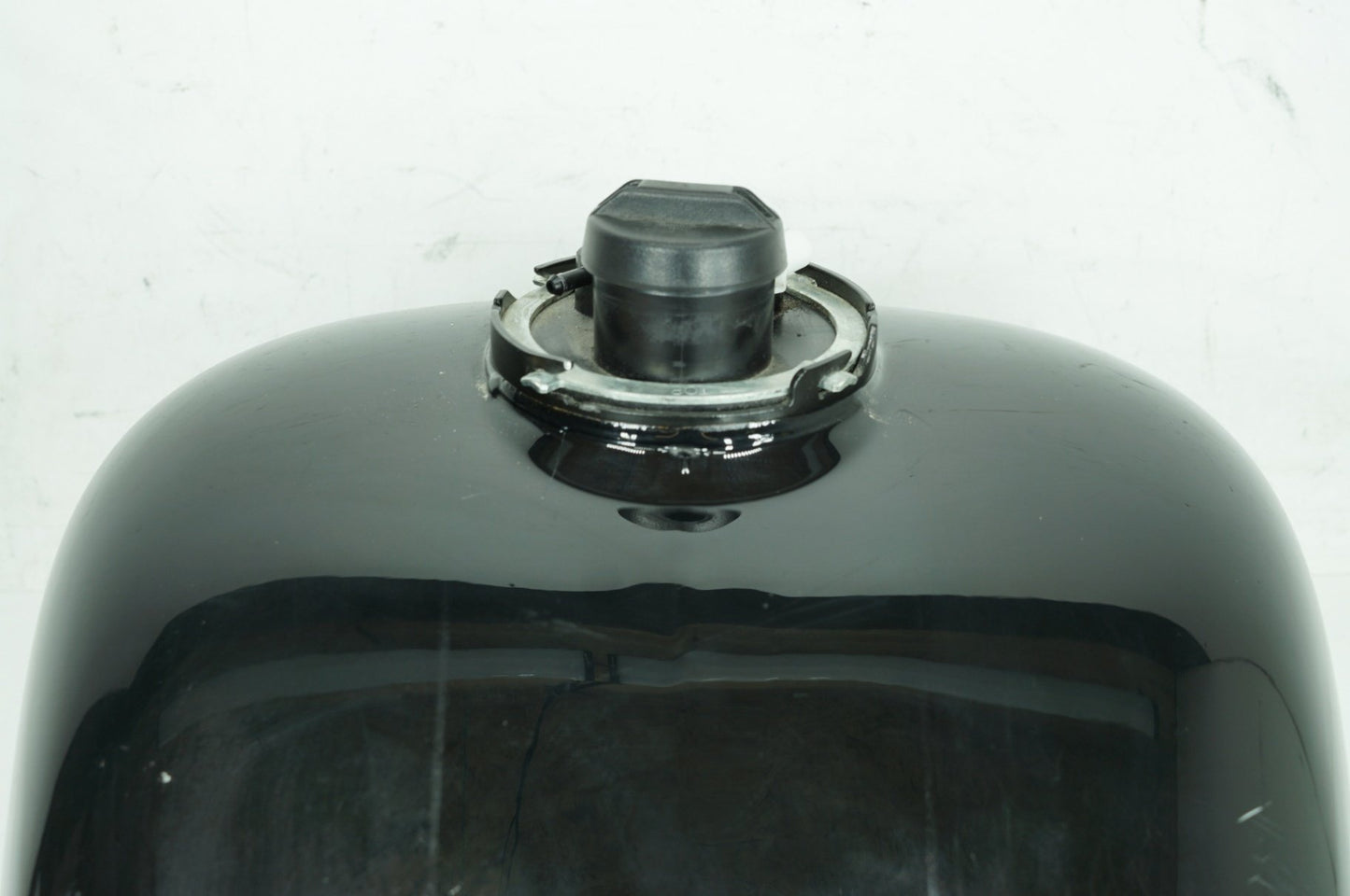 2007 - 2012 Harley-Davidson Touring Electra Glide Classic Fuel Gas Tank Gasoline Reservoir 61356-08