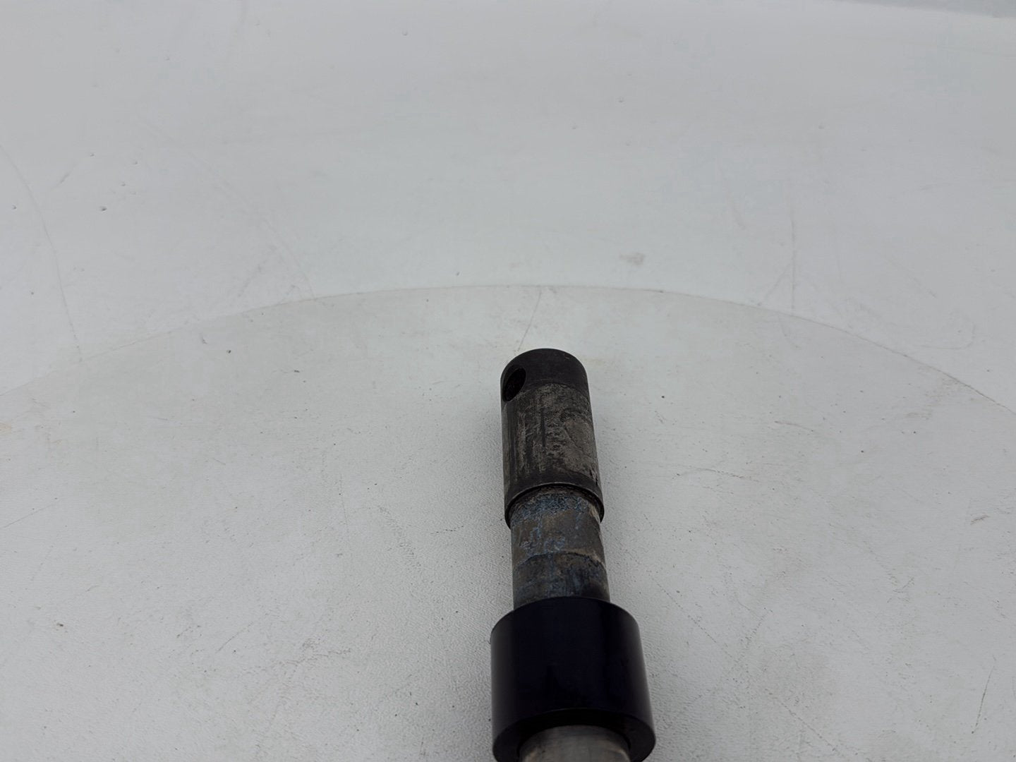 1999 - 2006 Harley-Davidson Touring Electra Glide Front Wheel Axle Bolt Shaft 	43364-00