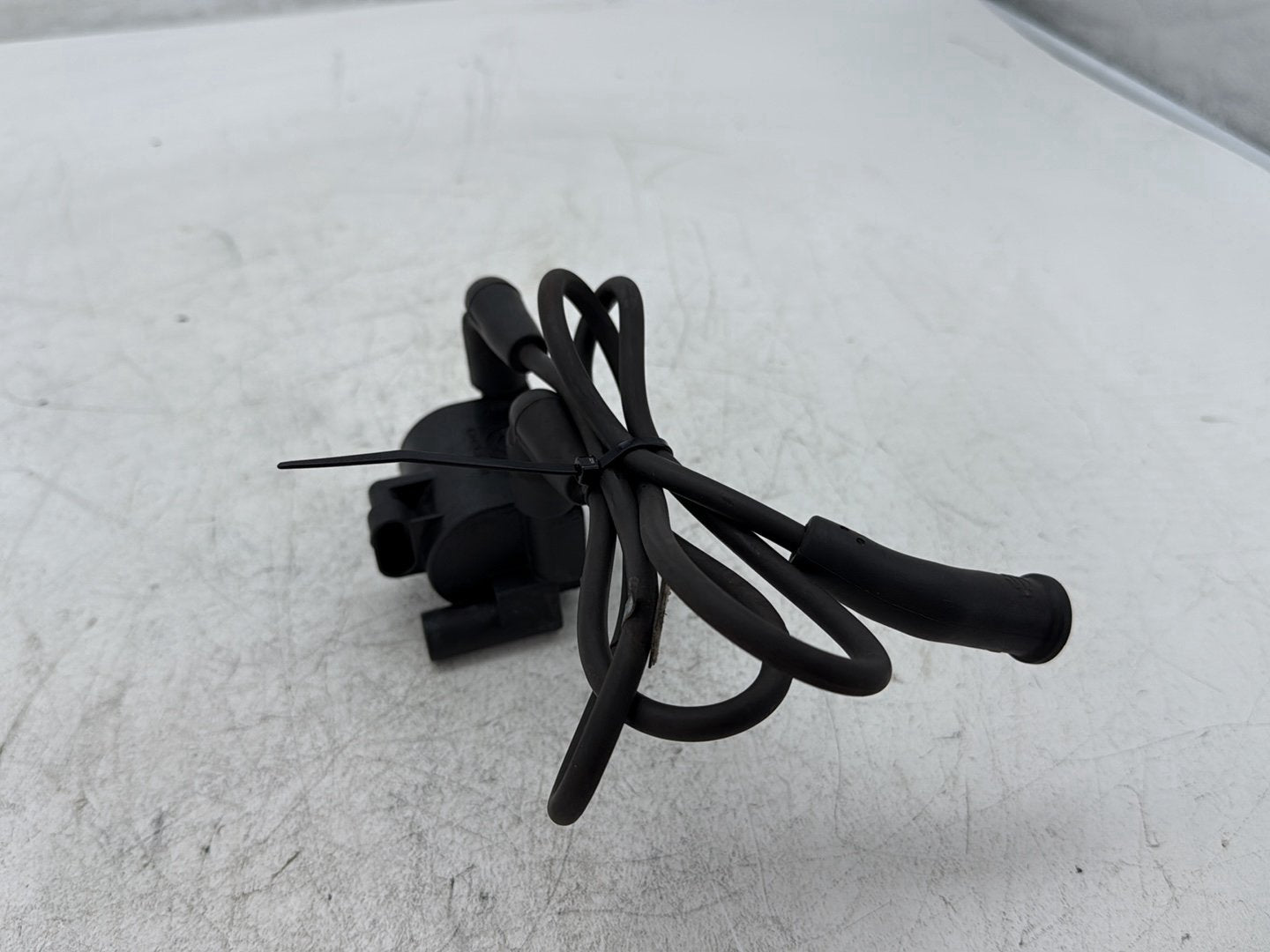 2009 Harley Street Glide Touring FLHX OEM Ignition Coil Spark Plugs Cable