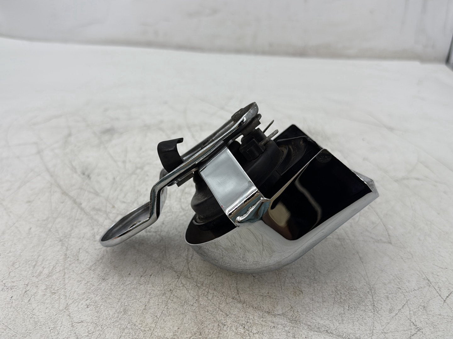 2013 Harley Heritage Softail Classic FLSTC OEM Horn Signal Klaxon Chrome Cover