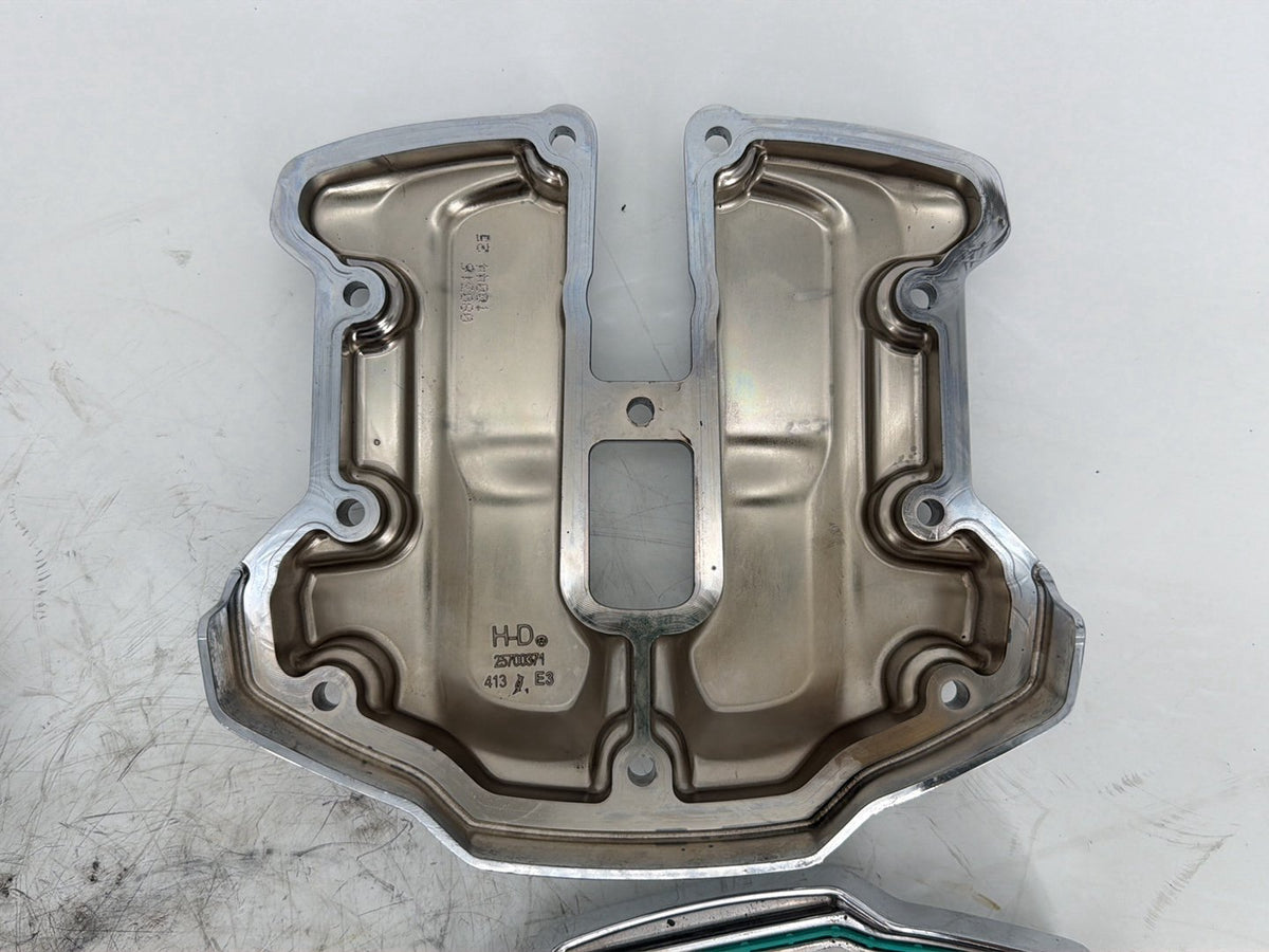 2017 Harley Touring FLHXS Street Glide OEM Twin Camshaft Cam Cover Chrome