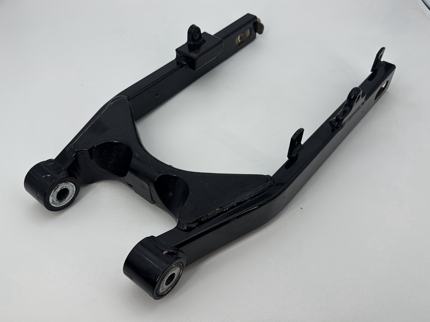 1999 - 2006 Harley-Davidson Dyna Wide Glide Rear Fork Swingarm Swing Arm 47820-90A
